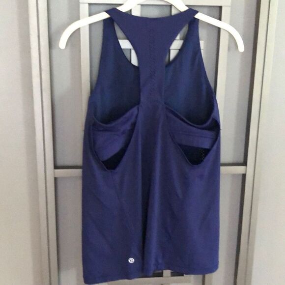Lululemon Navy fitness top with Built-in bra mesh insert 8 - Picture 4 of 5